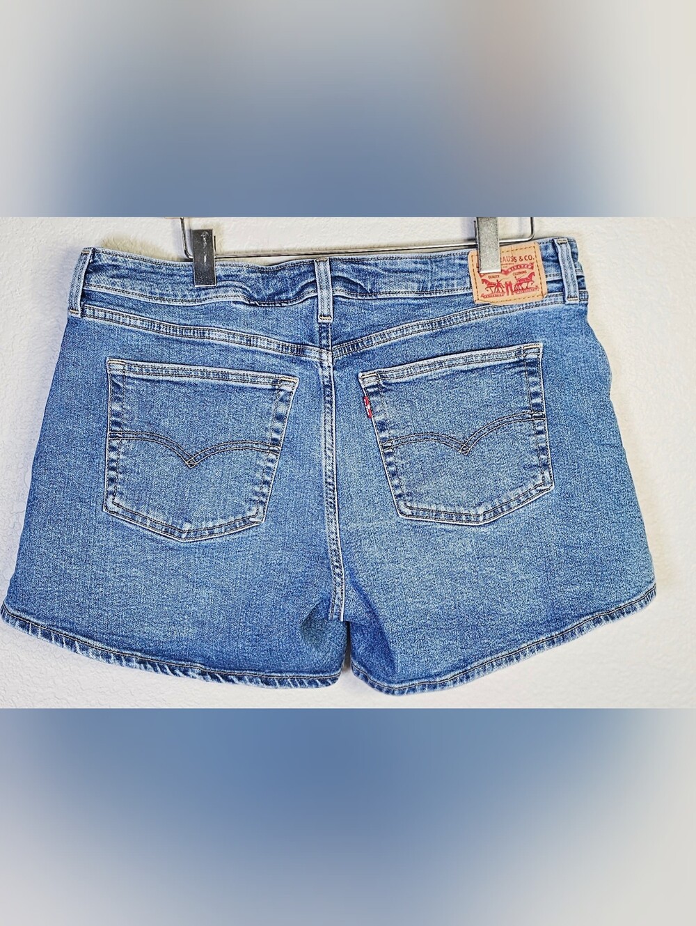 Levi’s A-Line Denim Shorts Women’s 33 Mid Rise Stretch Medium Wash - Picture 6 of 7